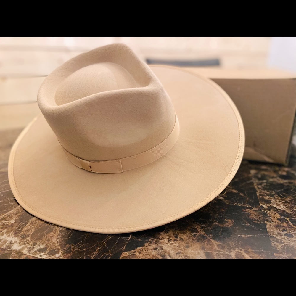 Carly Jean (Los Angeles) - Paige Flat Brim Hat